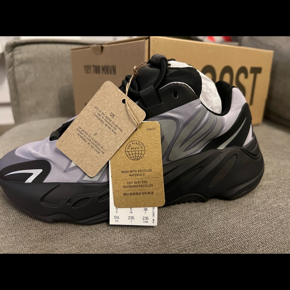 Adidas Yeezy boost 700 MNVN “geode”